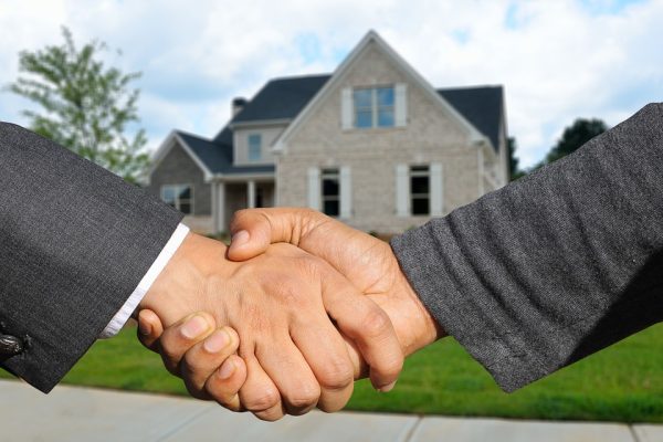 Investir nos EUA mesmo sem residência legal: uma estratégia possível e promissora