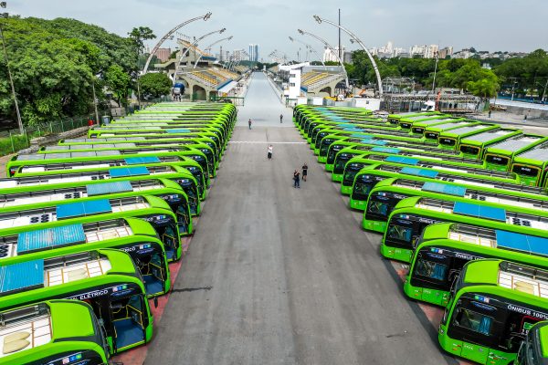 Cidades brasileiras debatem futuro da mobilidade com foco em frotas de ônibus elétricos
